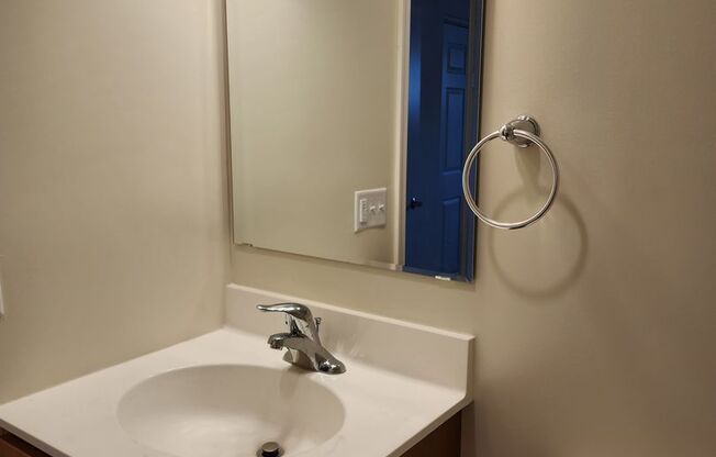 2 beds, 1 bath, 859 sqft, $1,450, Unit GL07004