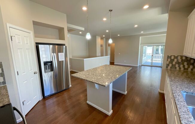 3 beds, 2.5 baths, $2,550