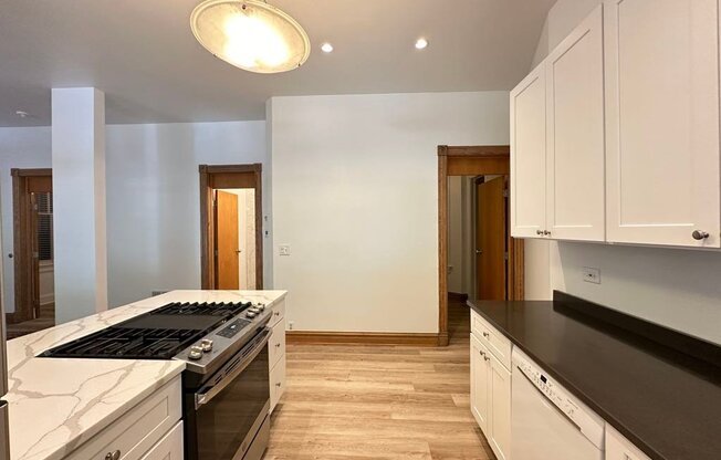 3559 N ASHLAND