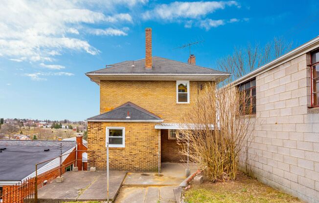 AVAILABLE FOR EARLY DECEMBER! Do not miss this HUGE 3-BEDROOM / 2-BATHROOM home in CARRICK! SECTION 8 ACCEPTED!