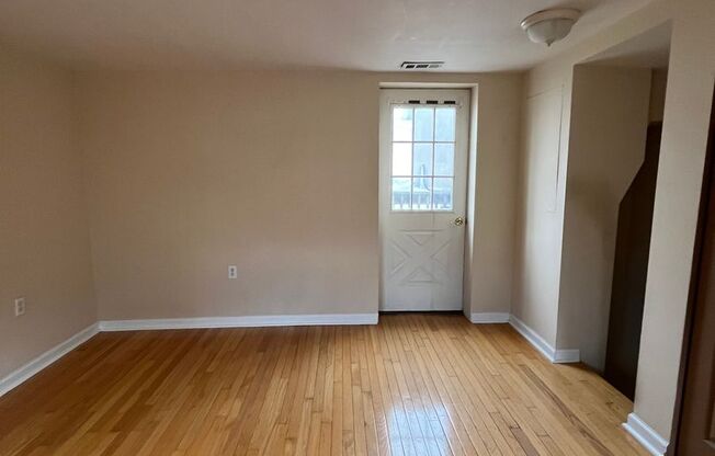 2 beds, 1 bath, $1,595, Unit HOUSE