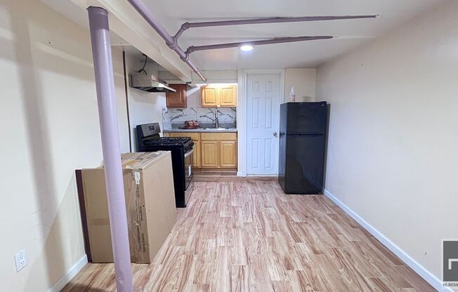 609 E 49 ST