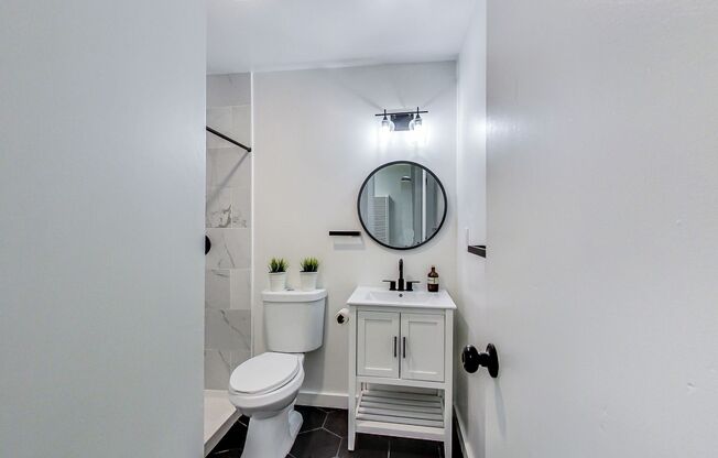 2 beds, 1 bath, 900 sqft, $2,664, Unit APT. 206