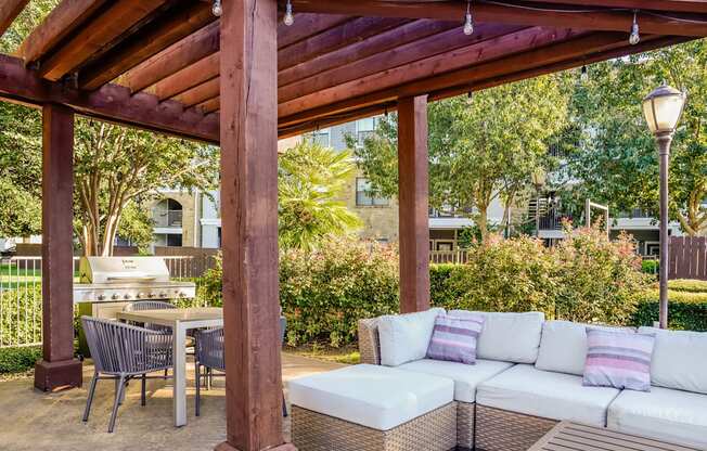 Palm Valley apartments outdoor living area with comfortable seating