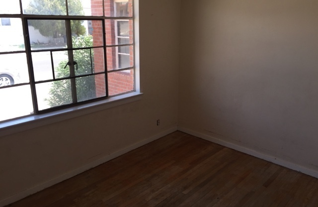 2 beds, 1 bath, $800