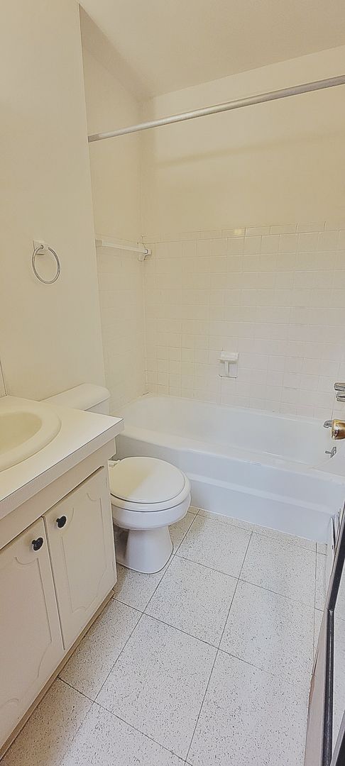 1 bed, 1 bath, $725, Unit 3A