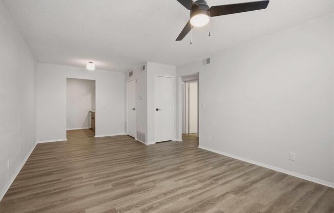 2 beds, 1 bath, 819 sqft, $1,200
