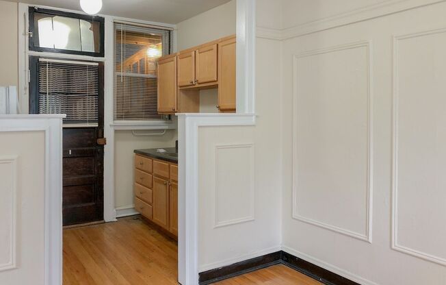 1 bed, 1 bath, 850 sqft, $1,595, Unit 2010-2A