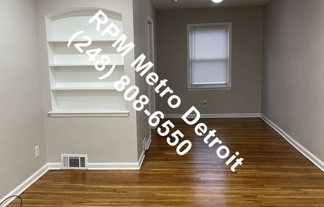 Move in Ready Brick Condo in Dearborn.