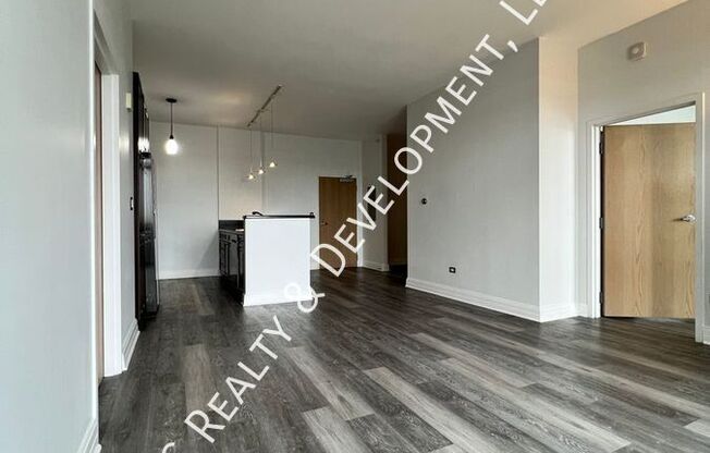 1 S HIGHLAND AVE