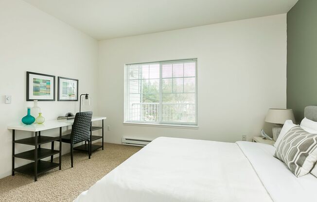 3 beds, 2 baths, 1,322 sqft, $2,350, Unit 6