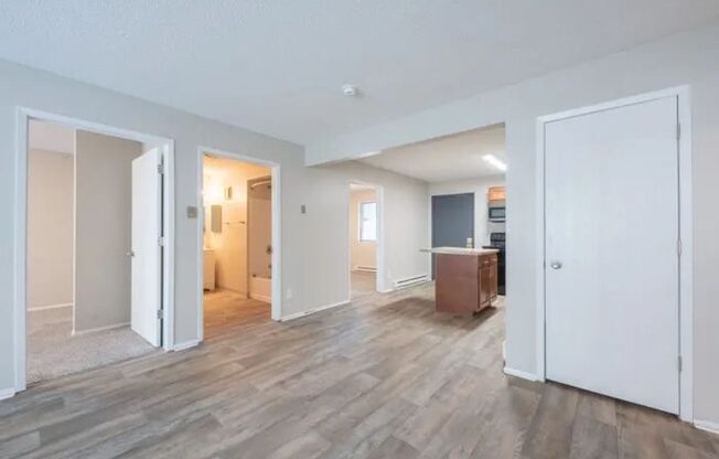 2 beds, 1 bath, 693 sqft, $885, Unit 3012