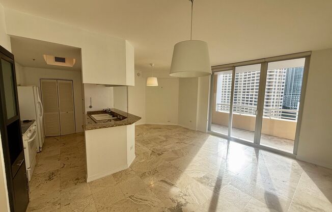 OVERSIZED, BRIGHT AND SPACIOUS 1 BEDROOM/1.5 BATHROOM UNIT IN II TEQUESTA.