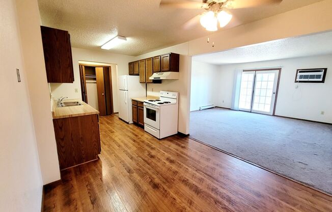 3 beds, 1 bath, 1,220 sqft, $1,299, Unit 816