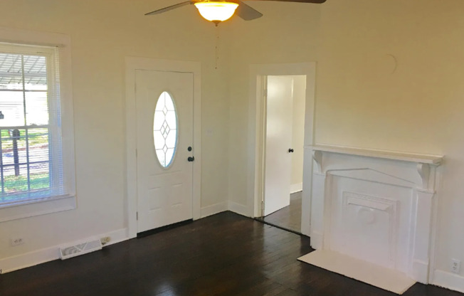 Beautiful 2 Bedroom 1 Bathroom Home with Spacious Living and Backyard