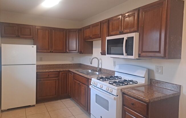 918-926 E 5th St