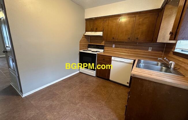 2 beds, 1 bath, 825 sqft, $675