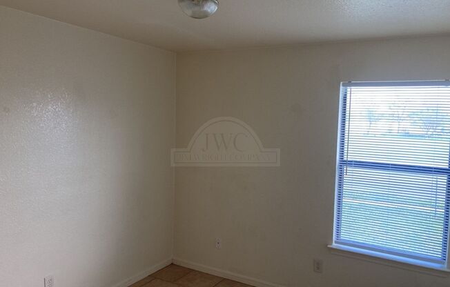 3 beds, 2 baths, $1,050, Unit 101 Castellon Unit B