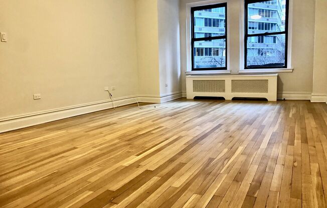 1 bed, 1 bath, 850 sqft, $4,825, Unit 2N