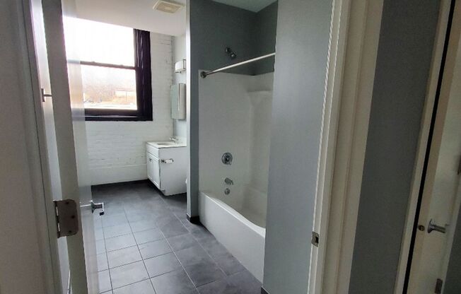 2 beds, 2 baths, 948 sqft, $1,449, Unit 307WADA