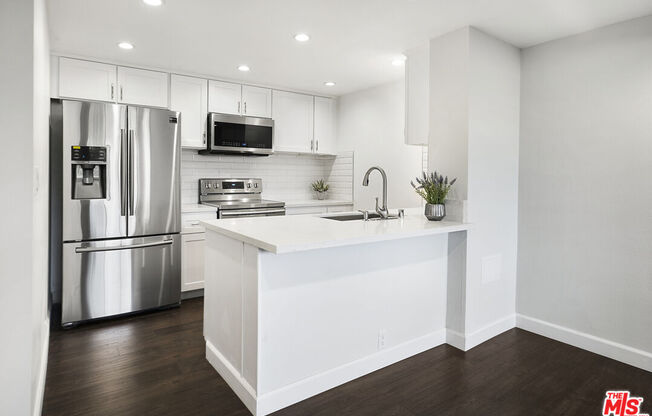 2 beds, 2 baths, 1,071 sqft, $4,500, Unit 501