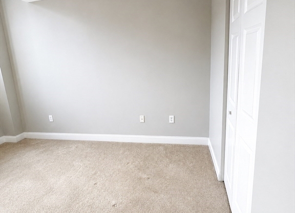 2 beds, 1 bath, 980 sqft, $2,300, Unit 3402