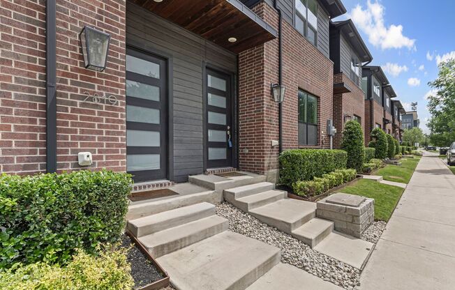 3 BR, 2.1 Bath TCU area townhome