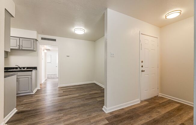 2 beds, 1 bath, 900 sqft, $829, Unit 229-I