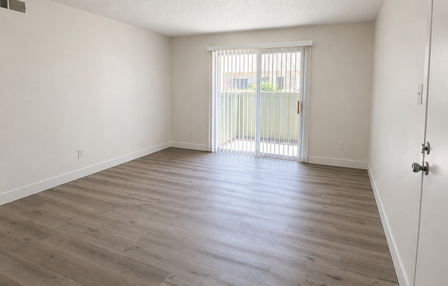 2 beds, 1 bath, 900 sqft, $1,545, Unit 21
