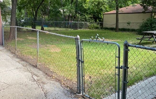 One bedroom duplex in Central Denton