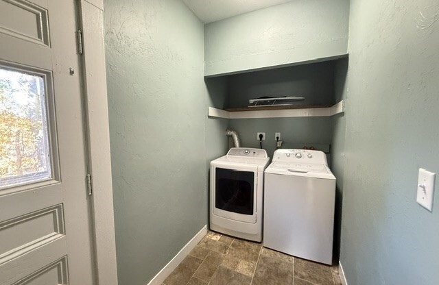 3 beds, 1 bath, 1,500 sqft, $3,100, Unit 2