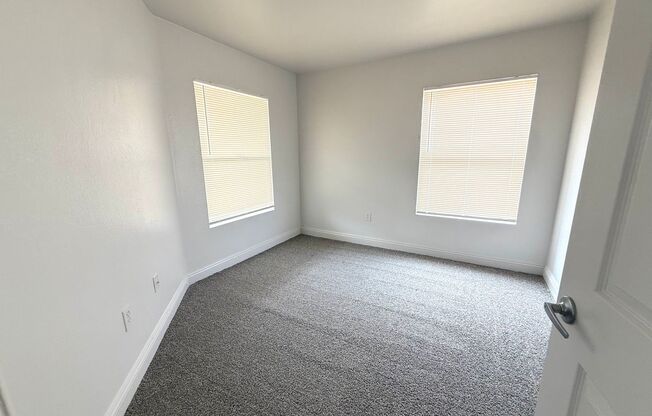 3 beds, 2 baths, $1,350, Unit UNIT 1077