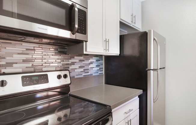 Efficient Appliances In Kitchen at Pacific Trails Luxury Apartment Homes, California, 91722