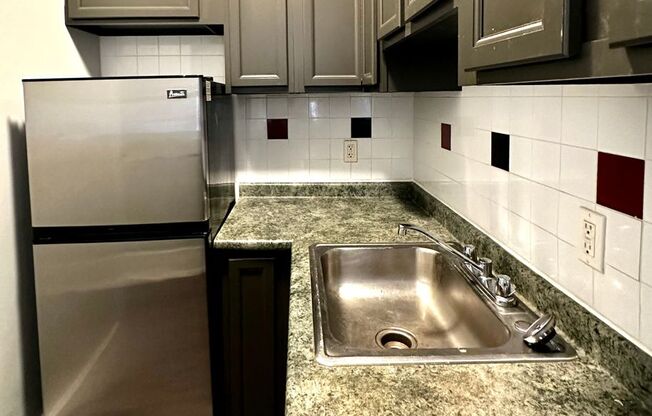 1 bed, 1 bath, 435 sqft, $1,625, Unit 905
