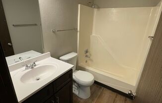 1 bed, 1 bath, 612 sqft, $795, Unit E-09