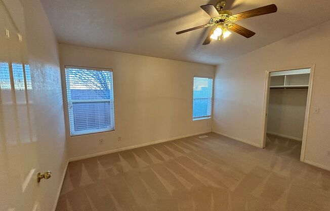 3 beds, 2 baths, $2,095, Unit Cameo PARK HOA.