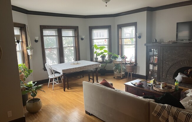 3456 W WRIGHTWOOD AVE