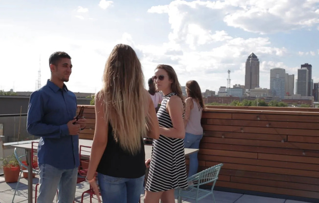 Residents Relaxing on the Sun Deck | Apartments for rent in Des Moines, Iowa | 5Fifty5