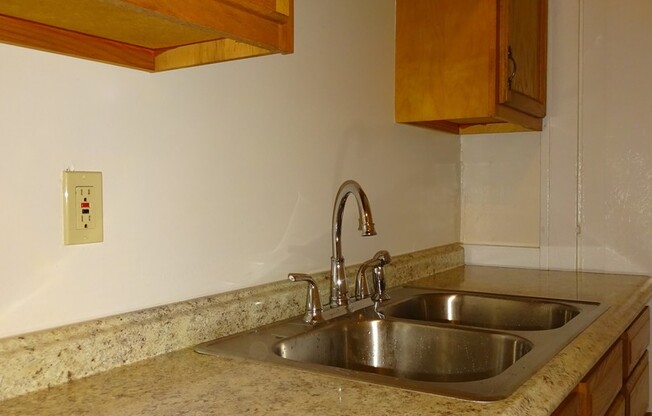 Studio, 1 bath, 390 sqft, $800, Unit 27