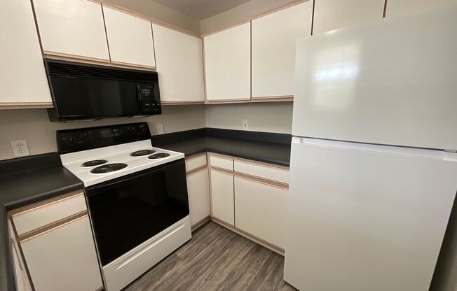 1 bed, 1 bath, 765 sqft, $1,075, Unit 2706-7