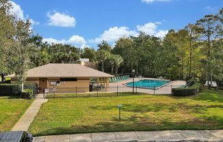 Beautiful 2/2 Condo close to the Orlando International Airport. 1st floor.