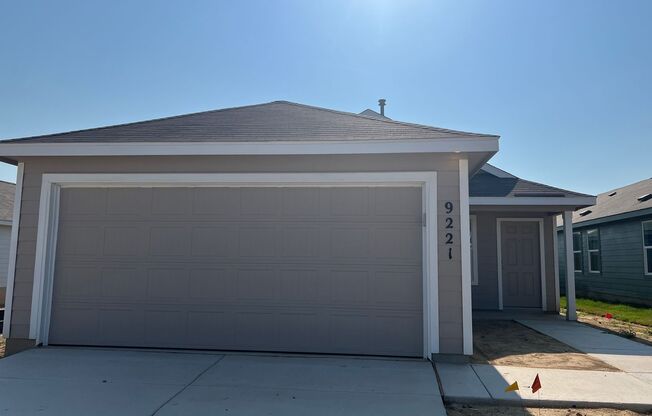 Beautiful New Construction 3/2 home in Navarro Ranch