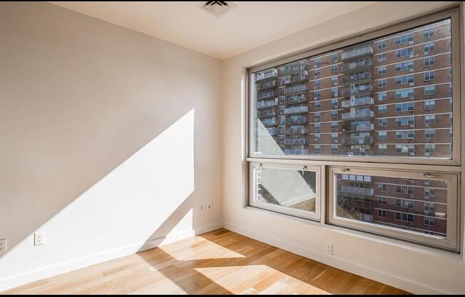 25 MONTROSE AVE