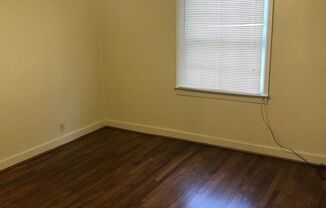 2 beds, 1 bath, $575, Unit #7