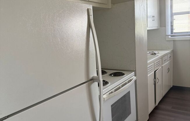 2 beds, 1 bath, 820 sqft, $1,300, Unit 06D