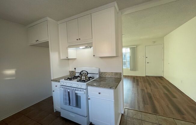 1 bed, 1 bath, 750 sqft, $1,850, Unit 14