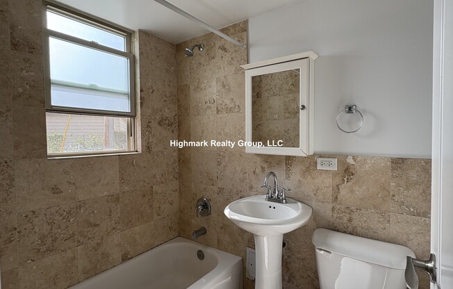 7626 1/2 N MILWAUKEE AVE