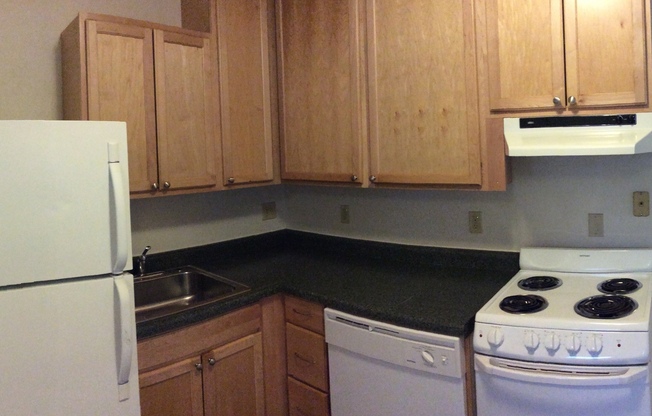 3 beds, 2 baths, $3,375, Unit 13