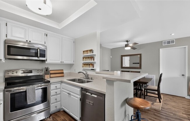 2 beds, 2 baths, 883 sqft, $2,595, Unit 333D