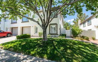 3 Bedroom 2.5 Bathroom Completely Remodeled Townhouse in Henderson.